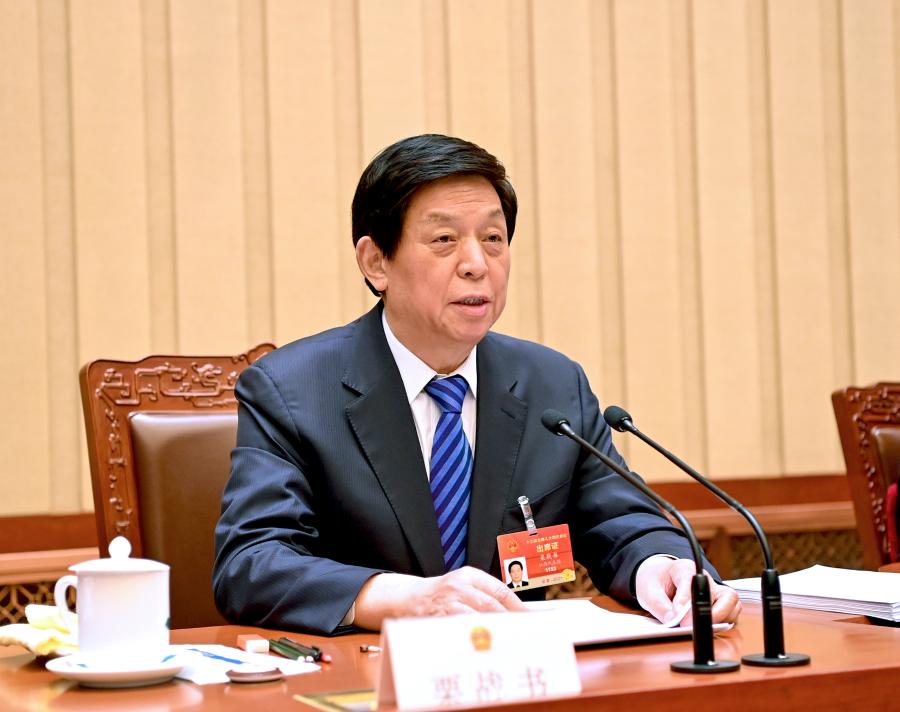 Presidium of China’s annual legislative session holds 2nd meeting