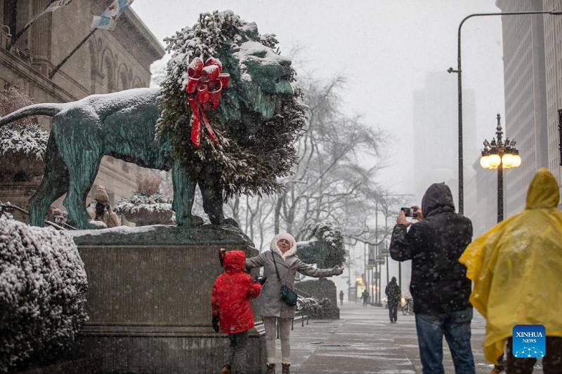 Winter storm hits Chicago