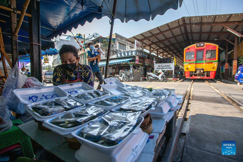 In pics: Maeklong Railway Market in Thailand