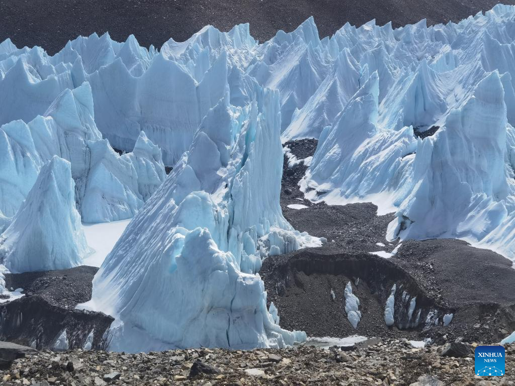 Glacier research carried out on Mount Qomolangma