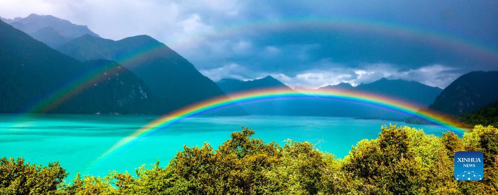 Sighting of a rainbow over the Basum Lake, China