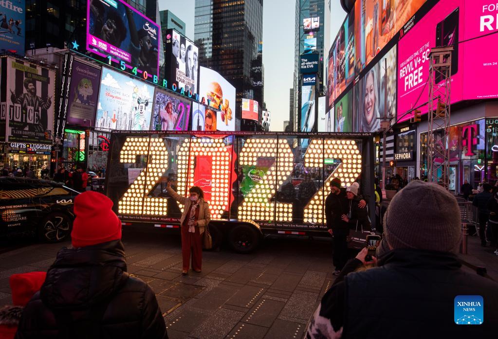 “2022” numerals seen on Times Square in New York