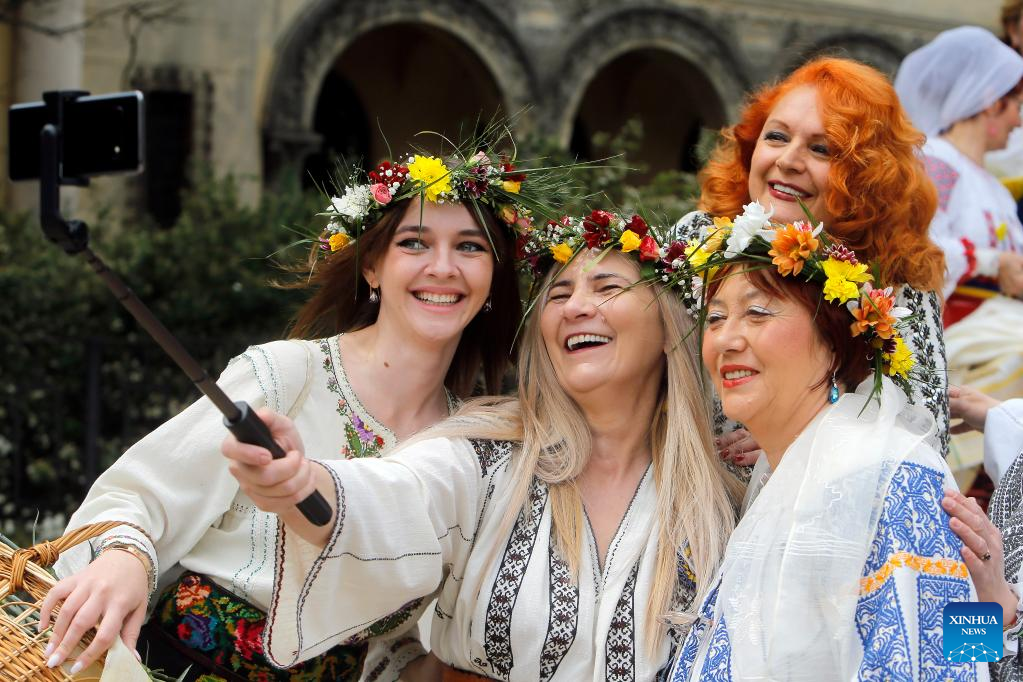 Event showcasing Romania’s traditional costumes