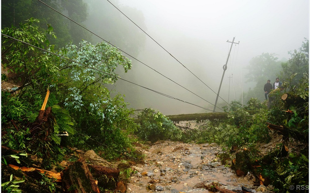 Landslide obstructs North-South Koshi Highway