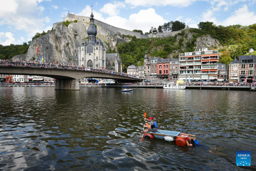 Participants take part in Int’l Bathtub Regatta in Dinant