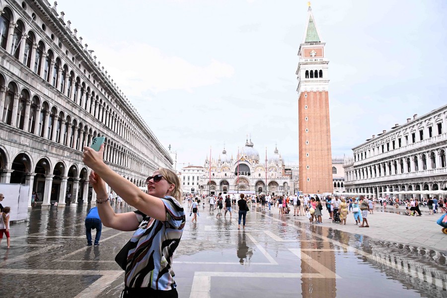 Tourist vandalism on rise in Italy