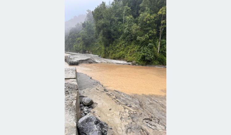 Melamchi-Helambu road section obstructed