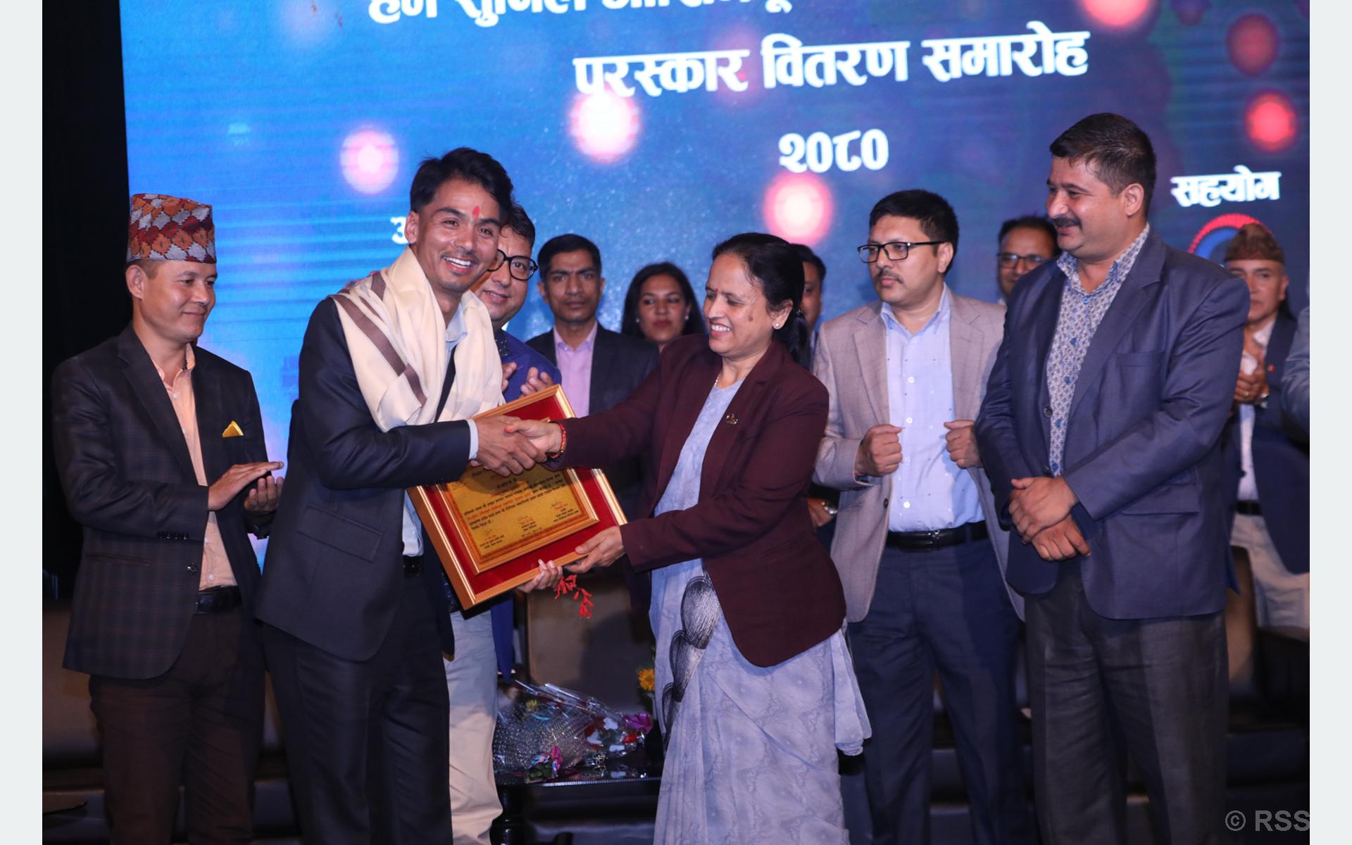 Journalists KC, Silwal bag ‘Hem-Sunil Risky Television Journalism Award-2080’