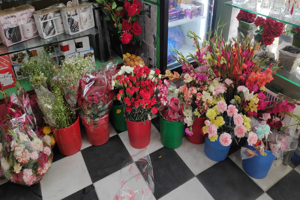 Vendors struggle to sell roses this Valentine’s