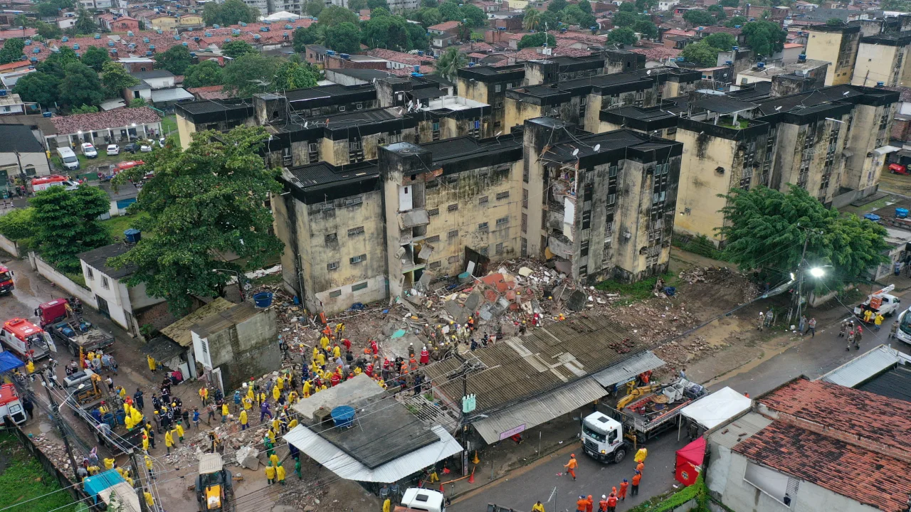 Building collapse in Brazil kills 11