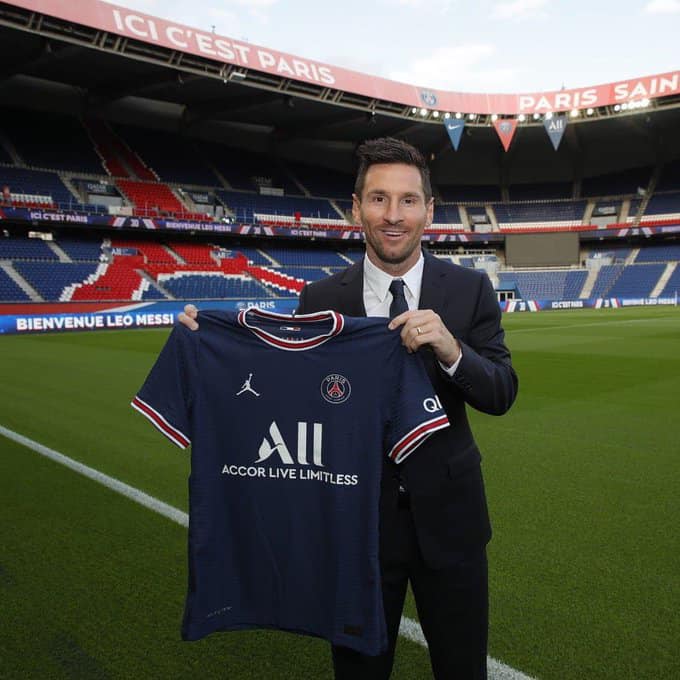 Lionel Messi signs 2-year contract with PSG