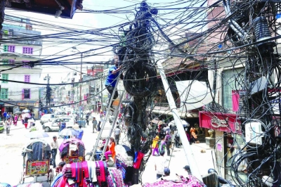 KMC orders to remove unsystematic cables within 15 days