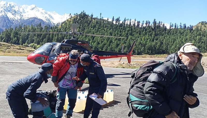 Seven tourists stranded at Tumling rescued