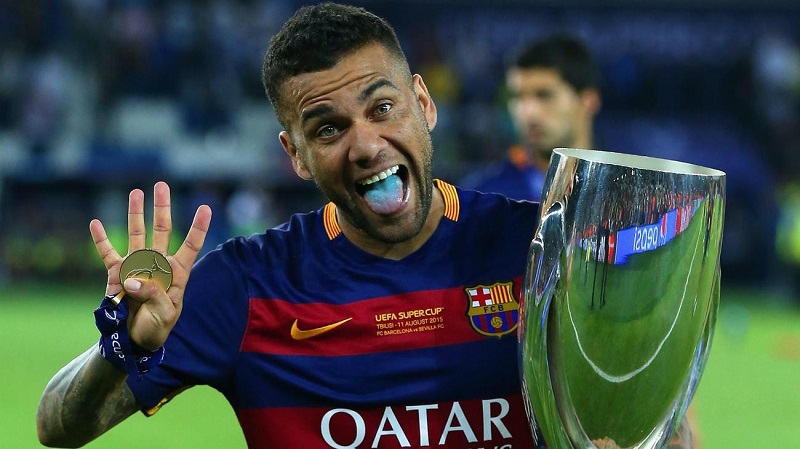 Dani Alves rejoins Barcelona at age 38