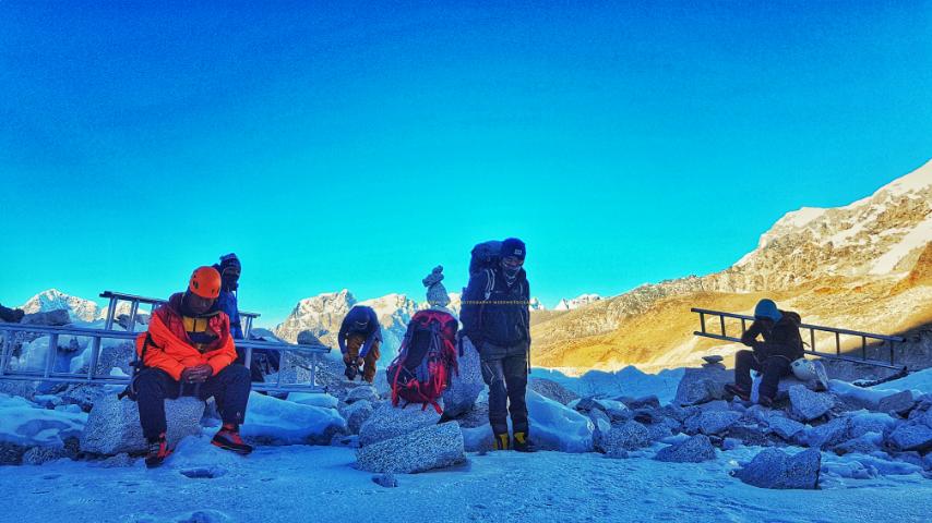 Bustle of foreign tourists in Khumbu