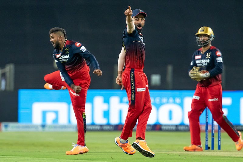 Yadav the lone warrior as RCB trounce MI