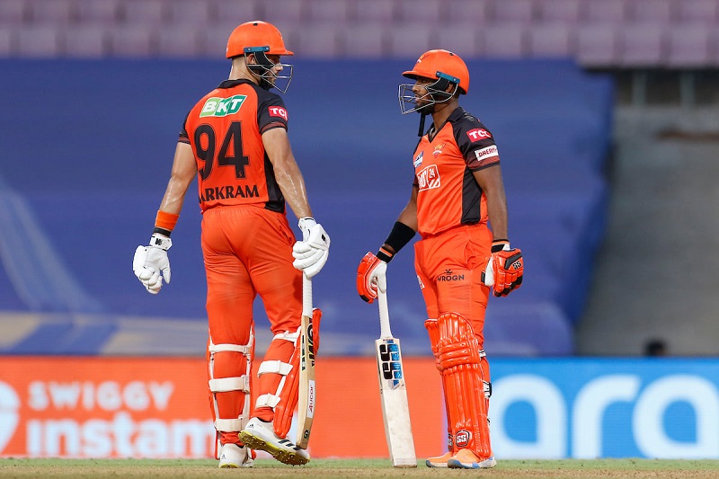 Livingstone fights hard but SRH get into top 4