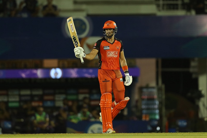 Russell entertains but SRH get third win