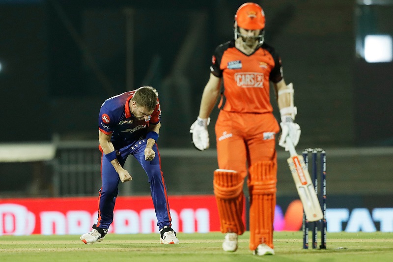 Warner, Powell power DC past SRH