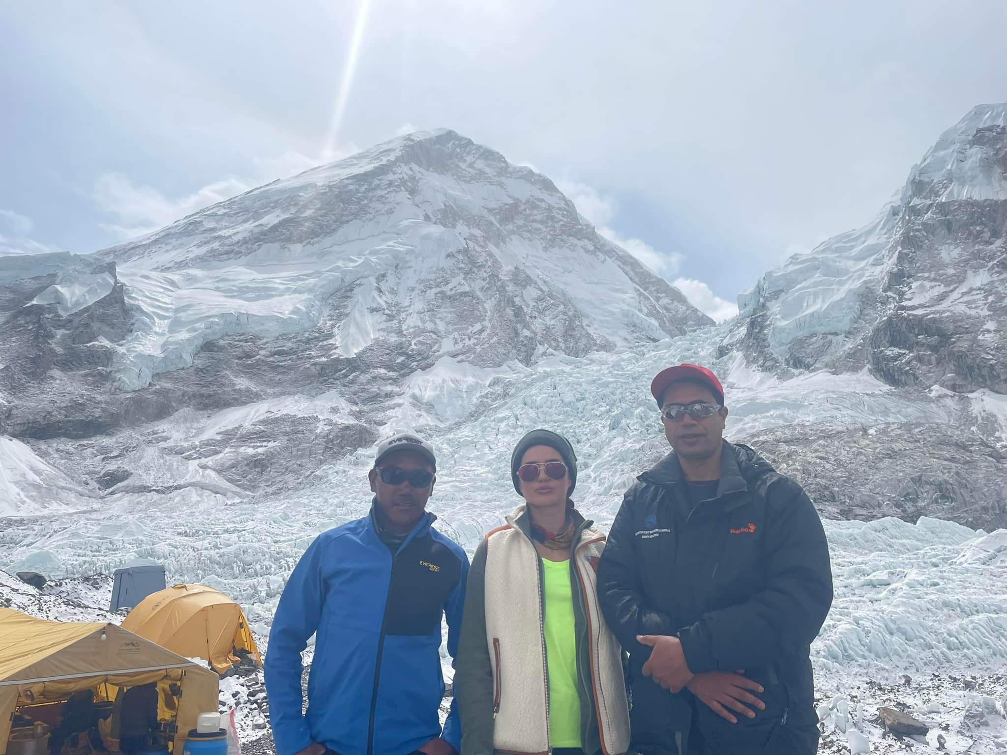 Kamirita Sherpa leading team to fix ropes on Everest route