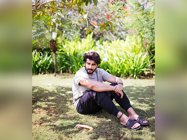 Arjun Kapoor extends Father’s Day greetings with a cute picture