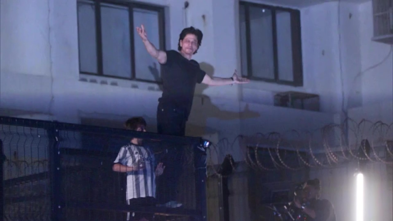 SRK greets fans with his ‘signature pose’ on 57th birthday