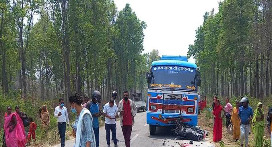 3 dead in a bus and motorcycle collision