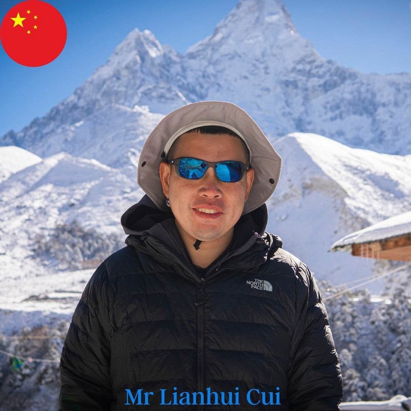 Lianhui & Thundu summit Mt Everest