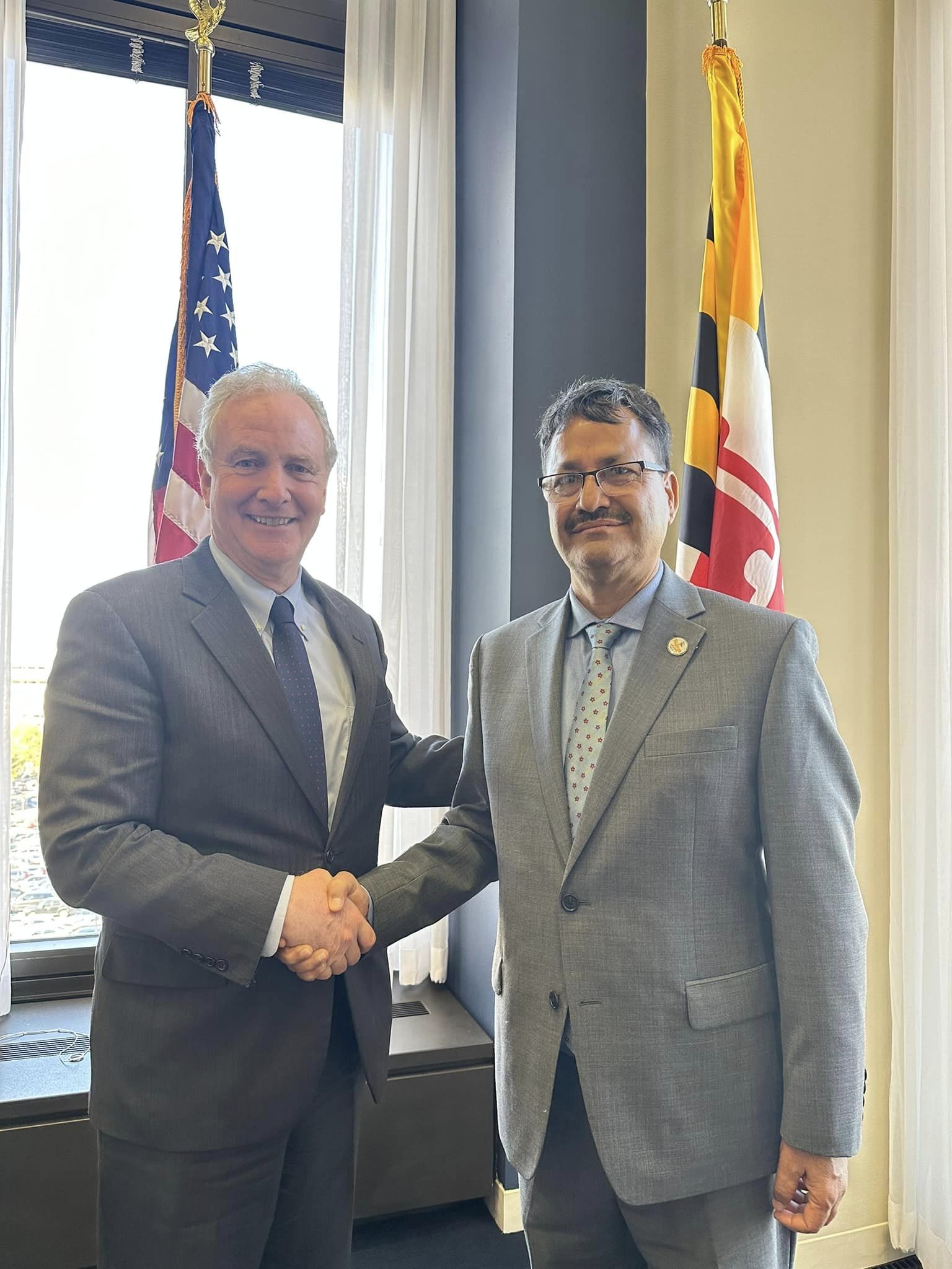 Minister Saud, US Senator Hollen meet