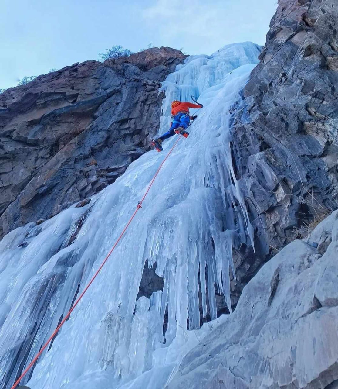 Police involved in mountain climbing training