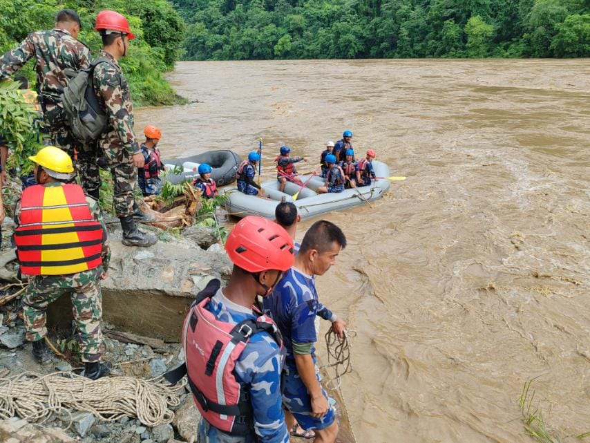 Indian team begins search for missing bus and passengers