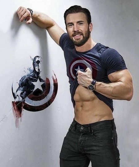 Chris Evans named “Sexiest Man Alive”