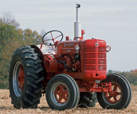 Operator dies in a tractor accident