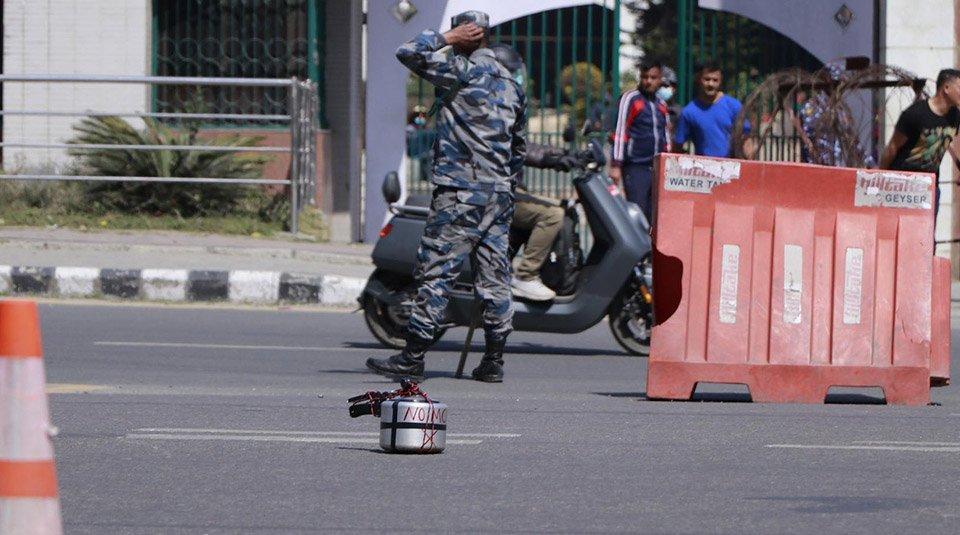 Police arrest man for placing suspicious object in front of Parliament building