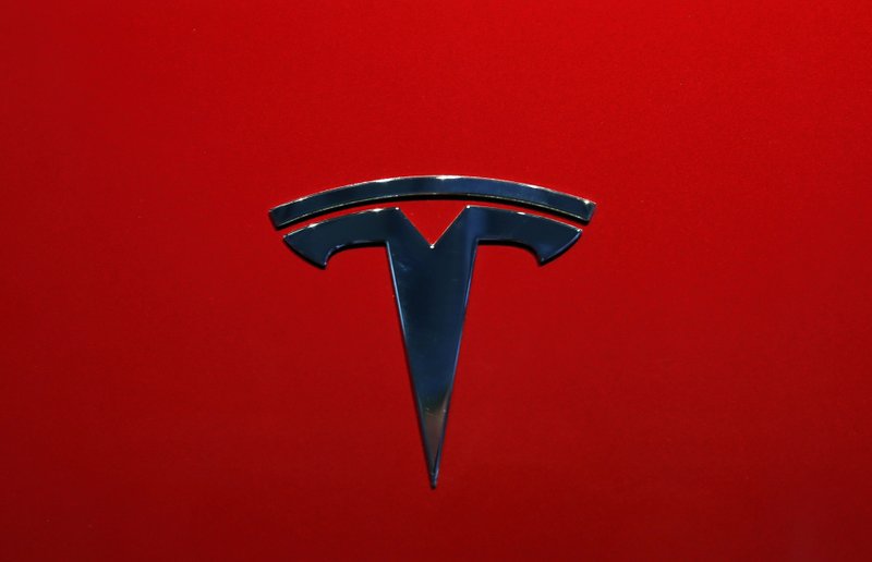 Tesla to fix touch screens, ending spat with US regulators