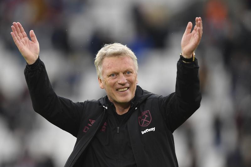 Moyes gets 3-year extension after strong West Ham season