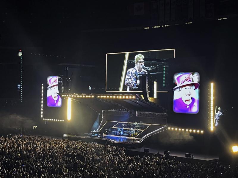 Elton John pays tribute to Queen at his final Toronto show