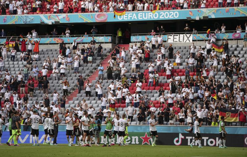 Germany to allow up to 25,000 fans at soccer games