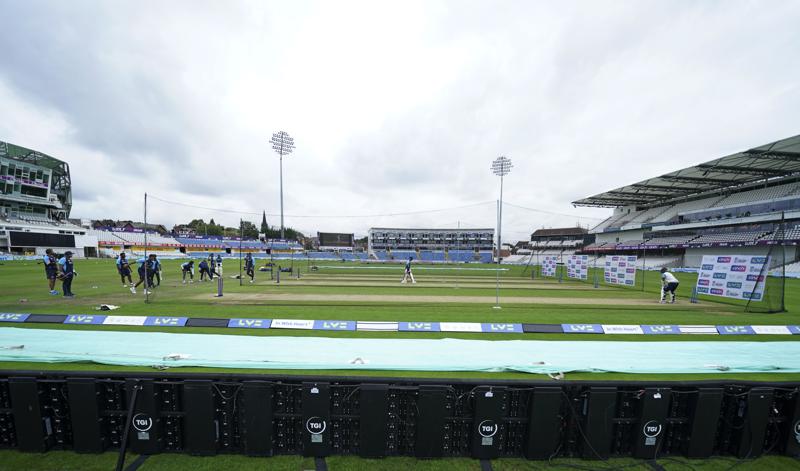 Unchanged India wins toss, bats 1st vs. England in 3rd test