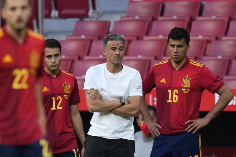 Spain vaccinates Euro 2020 soccer team after outbreak scare