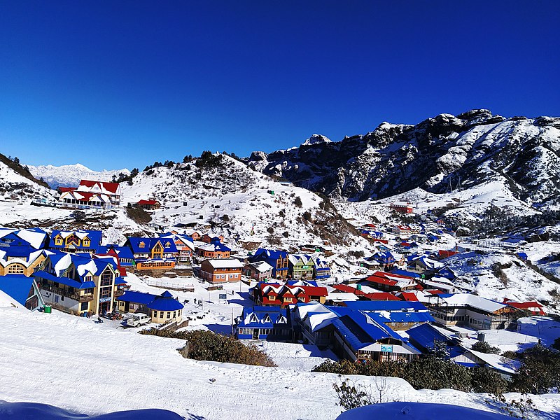 Snowfall lures tourists in Kalinchowk