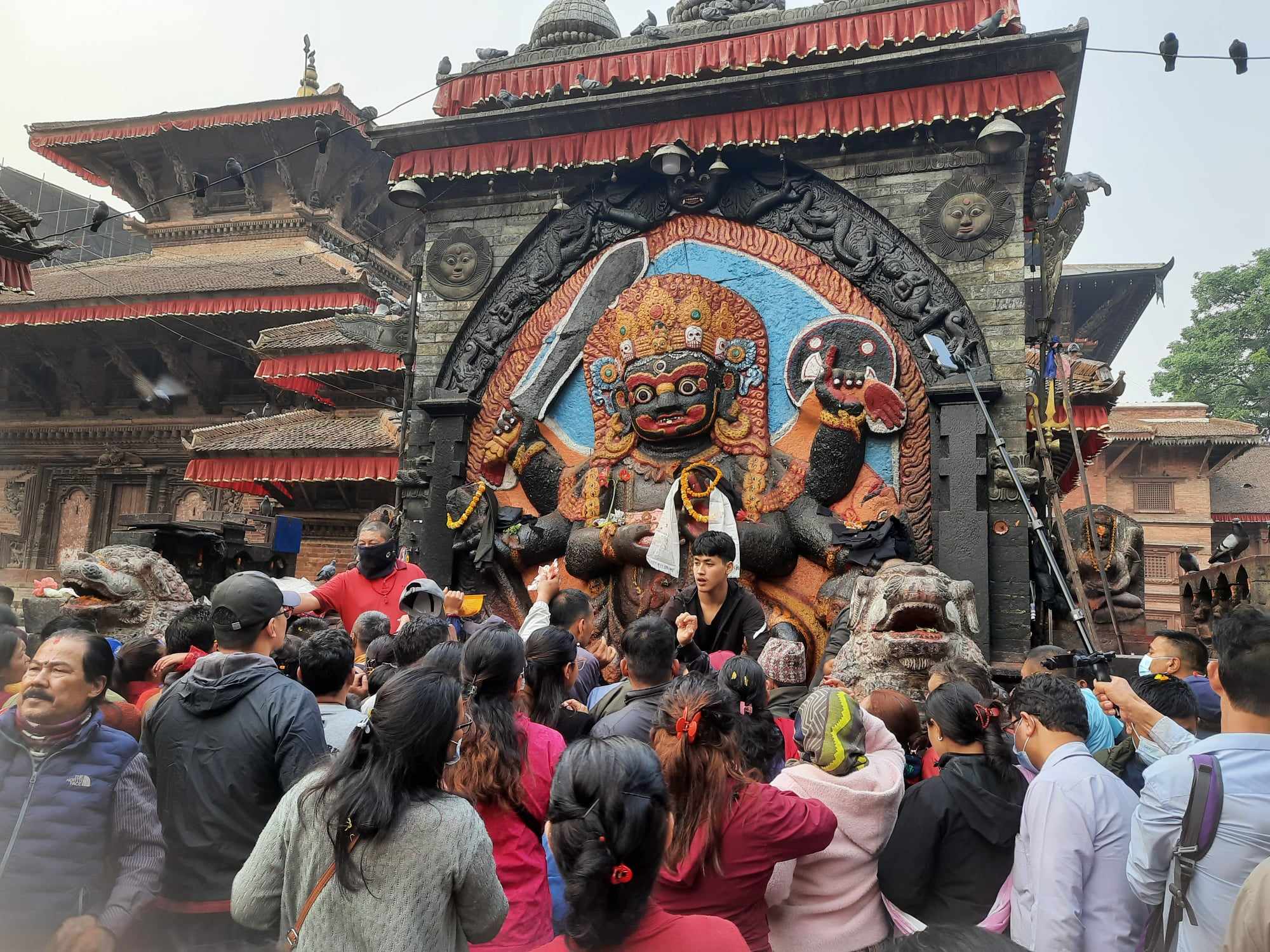 Crowds in temples on New Year’s morning