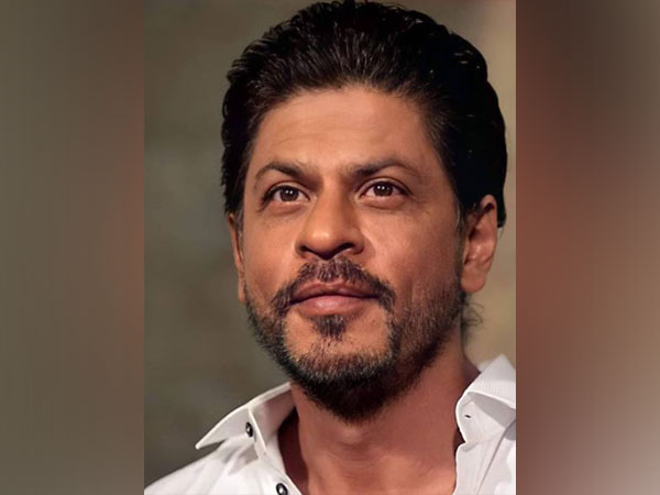 Shah Rukh Khan’s film set photo goes viral