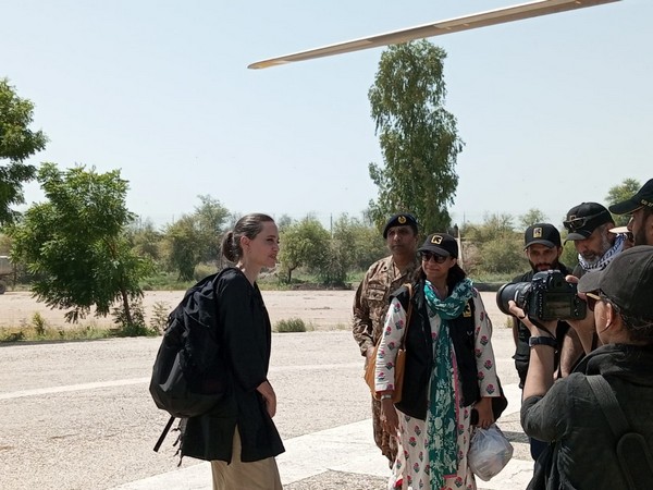 Angelina Jolie visits Pakistan to support floods victims