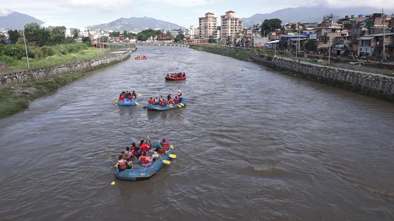 Joys of rafting on Bagmati reduced by garbage, debris on shores