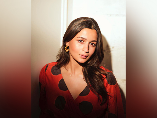 Alia Bhatt flaunts pregnancy glow