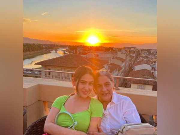 Sara Ali Khan enjoys Sunday binge with Amrita Singh