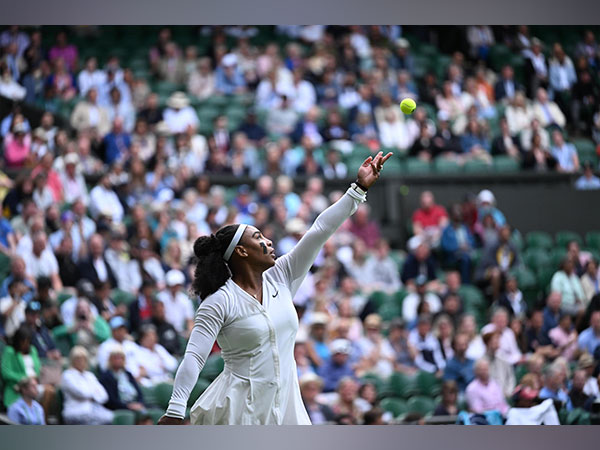 Crowd pays gigantic tribute Serena Williams