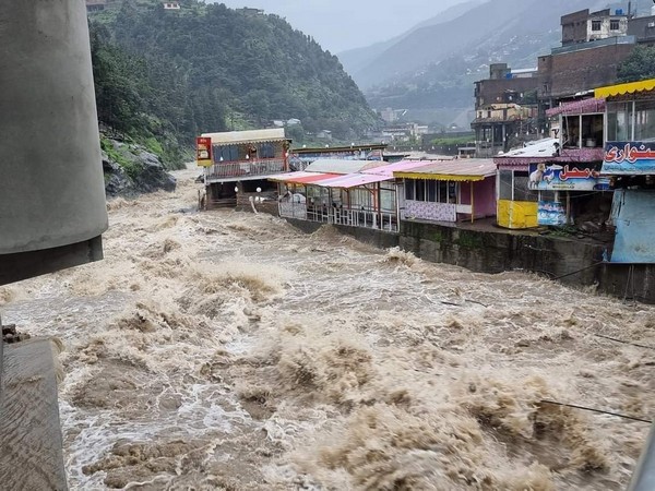 Death toll from Pakistan floods reaches near 1,200