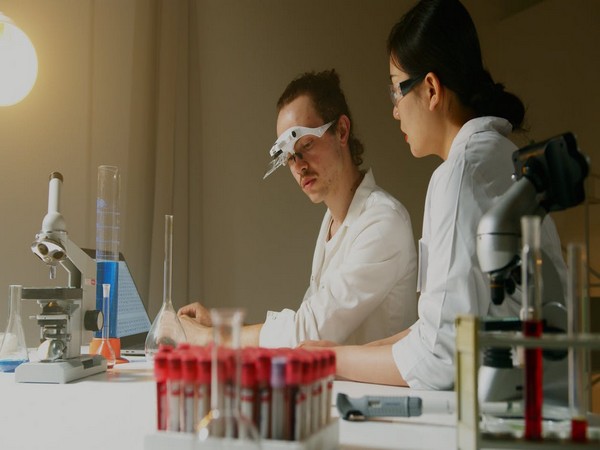 Generating nanodiamonds out of plastic bottles